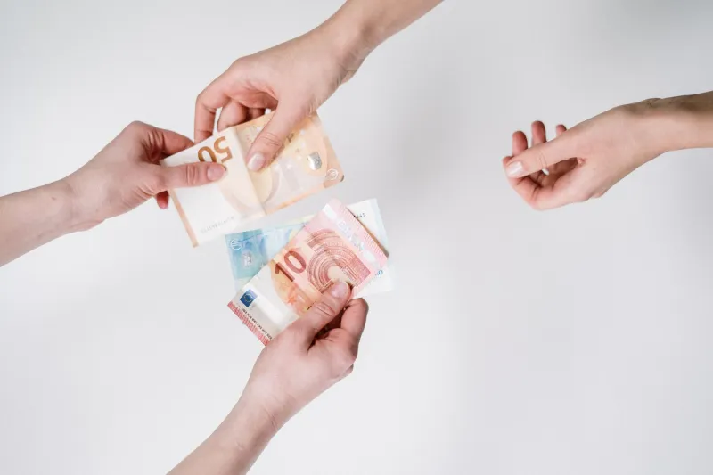 Your Alacati Taxi Driver Knows the Real Exchange Rate — Your Bank Doesn't