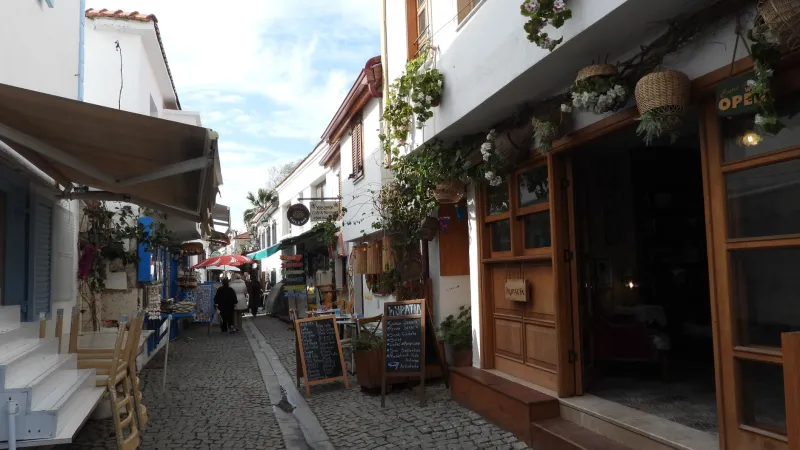 Skip the Concierge Desk: What Alacati's Taxi Drivers Know That No Hotel Ever Will